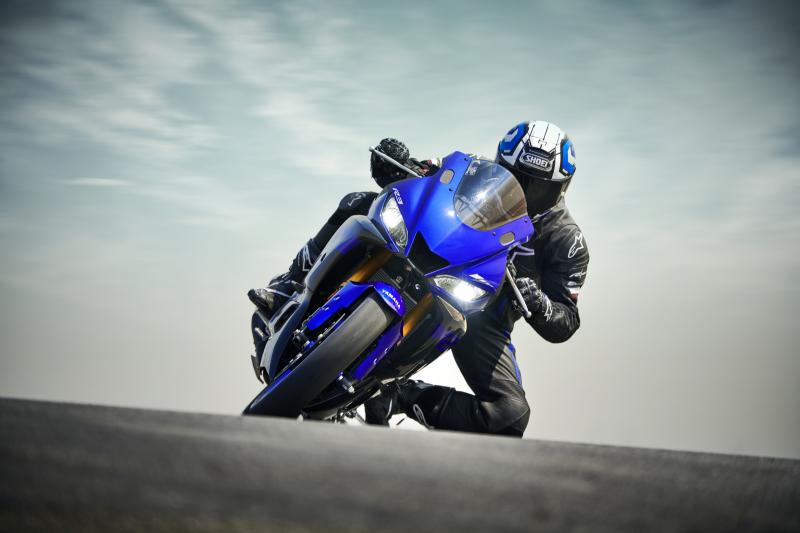 倒叉、下置分離把搭載，2019 YAMAHA YZF-R3泰國發表