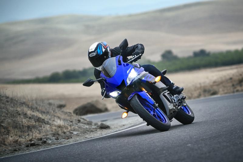 倒叉、下置分離把搭載，2019 YAMAHA YZF-R3泰國發表