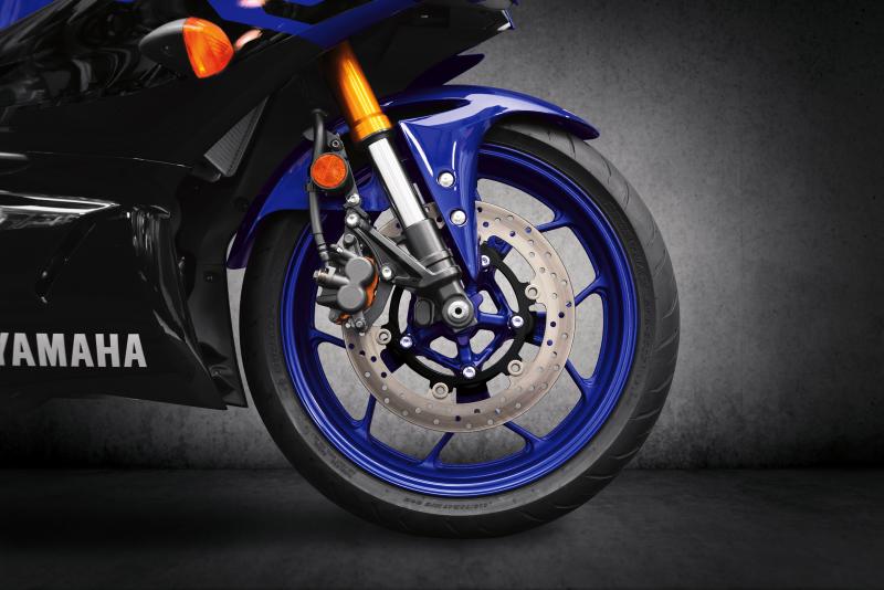 倒叉、下置分離把搭載，2019 YAMAHA YZF-R3泰國發表