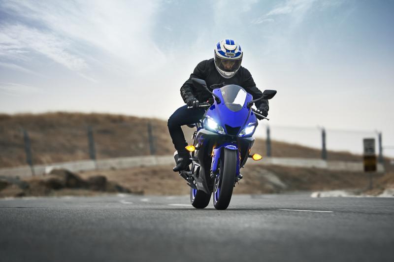 倒叉、下置分離把搭載，2019 YAMAHA YZF-R3泰國發表