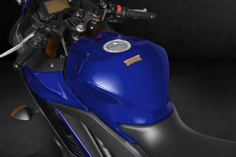 倒叉、下置分離把搭載，2019 YAMAHA YZF-R3泰國發表