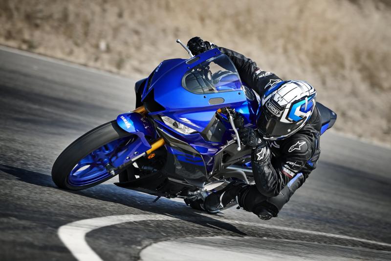 倒叉、下置分離把搭載，2019 YAMAHA YZF-R3泰國發表