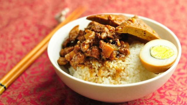 農村大嬸做了20年的13款滷肉飯、滷肉卷，滿口噴香，上桌就遭瘋搶