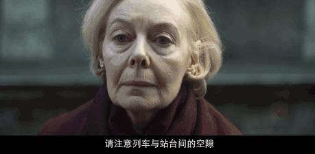 洗手台太高！　老人雙手捧水給狗狗喝　溫柔關切：還會不會渴？