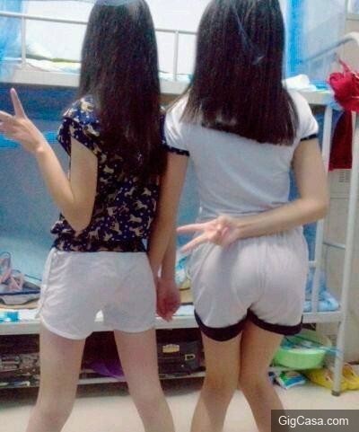 27張超級爆笑雷人妹子大圖集： 妹子發現啥了,這樣看著我都臉紅了！ 最後一張笑到褲子都濕透了啦。