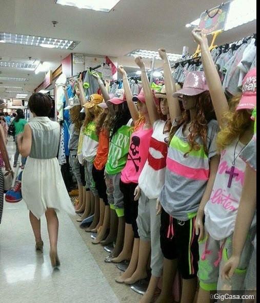 27張超級爆笑雷人妹子大圖集： 妹子發現啥了,這樣看著我都臉紅了！ 最後一張笑到褲子都濕透了啦。