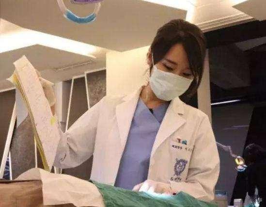 逆天的50歲韓國大媽，和女兒合影卻被誤以為是妹妹