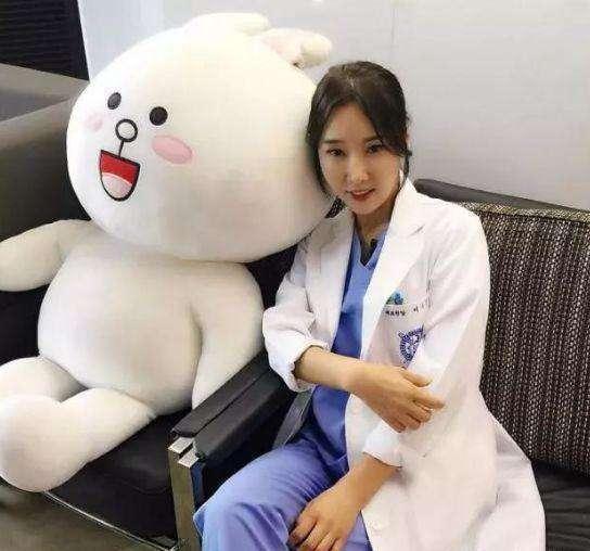 逆天的50歲韓國大媽，和女兒合影卻被誤以為是妹妹