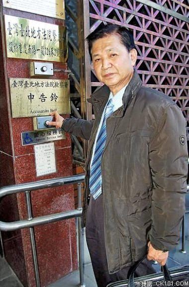 到法院提告為何要按鈴？ 超有才鄉民「2張神附圖」高級酸 網笑噴淚：3次才看懂