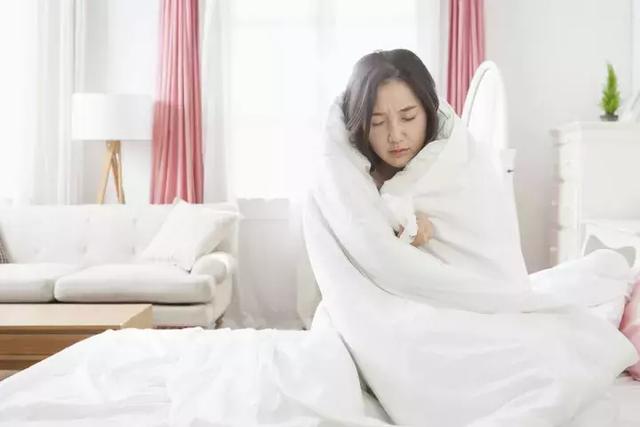 手腳冰涼的人有救了！7招讓你暖上整個秋冬
