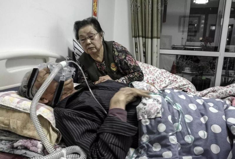 愛的力量：相愛80年 彌留之際深情一吻 老伴奇蹟痊癒