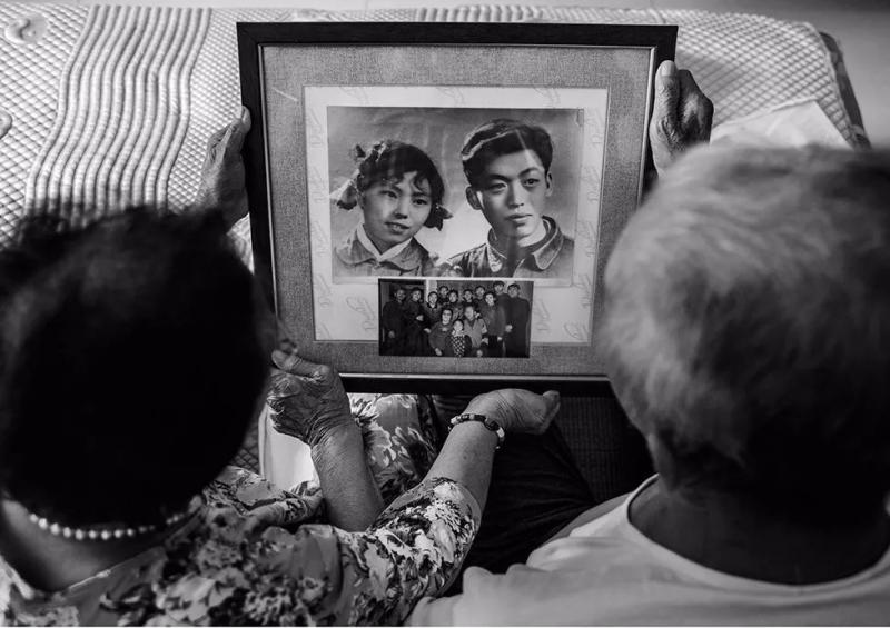 愛的力量：相愛80年 彌留之際深情一吻 老伴奇蹟痊癒