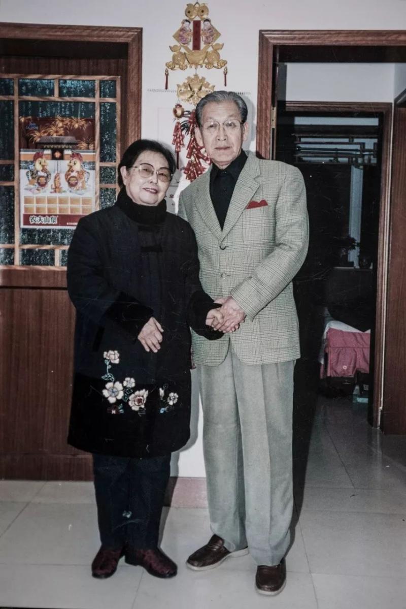 愛的力量：相愛80年 彌留之際深情一吻 老伴奇蹟痊癒