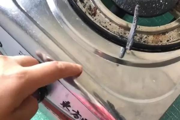 灶台髒了不好洗？只用一根香蕉，輕鬆搞定！