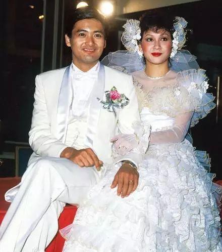 結婚32年恩愛如初！周潤發「曾對妻子說不會結婚」 如今兩人相知相惜一路走來：牽手共度平淡的餘生