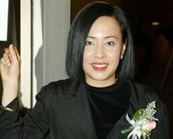 結婚32年恩愛如初！周潤發「曾對妻子說不會結婚」 如今兩人相知相惜一路走來：牽手共度平淡的餘生