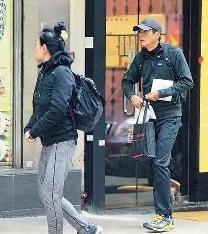 結婚32年恩愛如初！周潤發「曾對妻子說不會結婚」 如今兩人相知相惜一路走來：牽手共度平淡的餘生