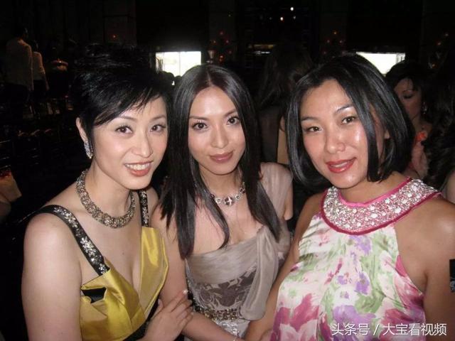 最丑港姐冠軍談了12年戀愛，網友：終於嫁人了！