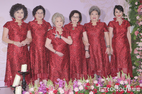 世紀婚禮最催淚！85歲素珠阿姨重情義「跛腳繞全場」 ，記憶力衰退卻「不忘他們」內幕惹淚崩！