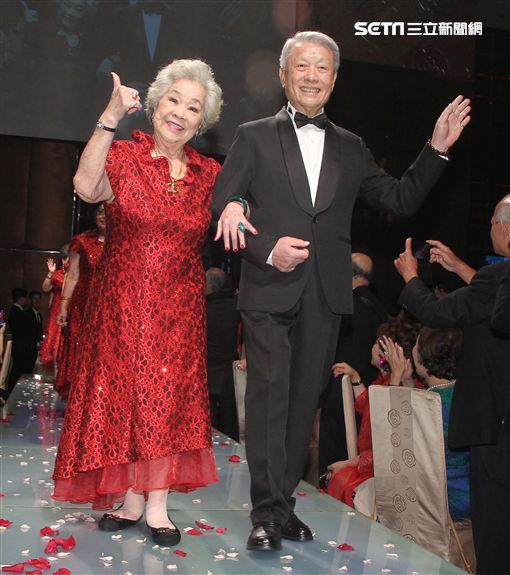 世紀婚禮最催淚！85歲素珠阿姨重情義「跛腳繞全場」 ，記憶力衰退卻「不忘他們」內幕惹淚崩！
