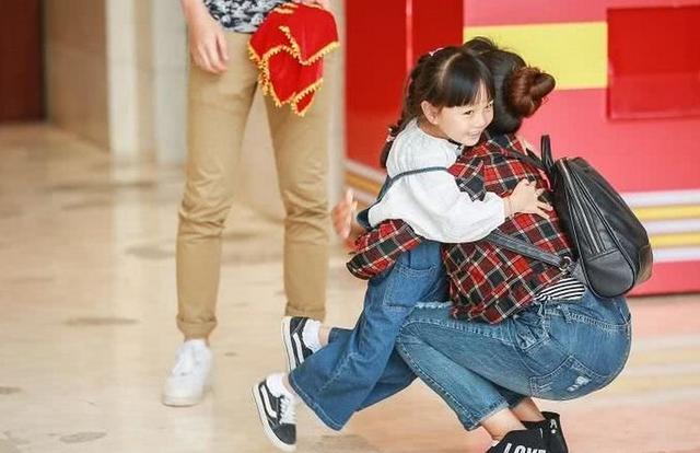 「爸爸去哪兒」有三對假父女，有一位真娶了孩子媽，你發現了嗎