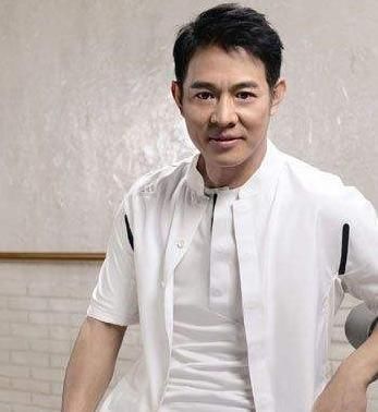 計春華去世，李連杰只給了20萬，而他去世李連杰豪送500萬！