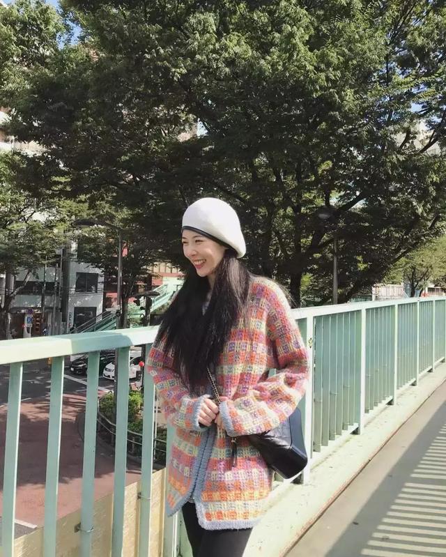 泫雅高調秀恩愛，被宣布退社不算啥，姐還是要戀愛的！