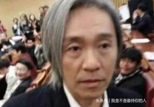 56歲星爺不婚，長嘆一聲說出原因：她都不在了，網友：自食其果!