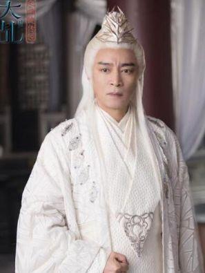 釋小龍「父親」？32年容顏不老！令各位女明星羨慕嫉妒恨