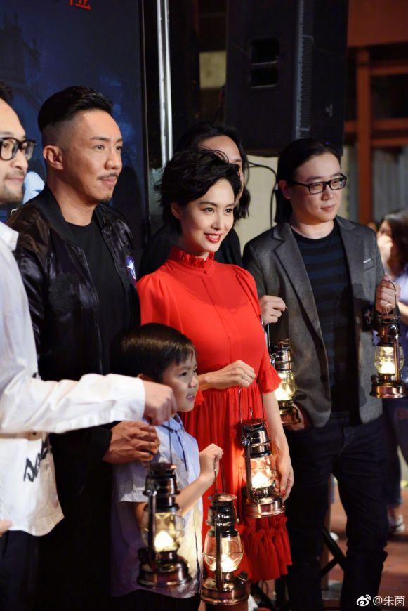 【怎麼老成這樣？！】「凍齡女神」朱茵膚色暗黃、皺紋盡現！網友：這不是我們的紫霞仙子！