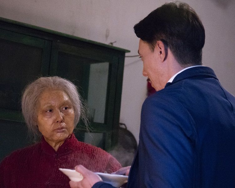 【怎麼老成這樣？！】「凍齡女神」朱茵膚色暗黃、皺紋盡現！網友：這不是我們的紫霞仙子！
