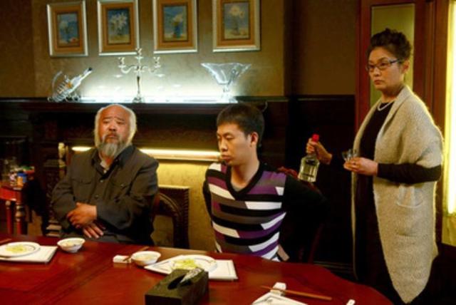 岳母過壽我給1千，兒子點開岳母手機的一條語音，我把她家砸了