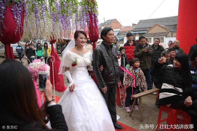 外甥滿月酒我裝病沒去，婆婆帶回一袋喜蛋，打開我哭紅雙眼