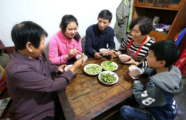 嫂子喊我回去吃飯，提前給我媽打了個電話，才知道是鴻門宴