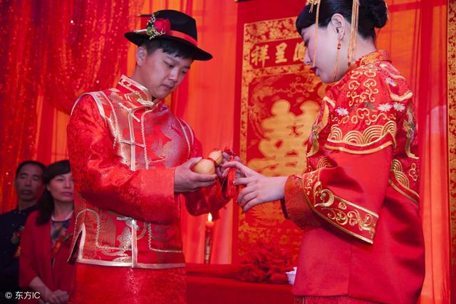 離婚後孩子想吃媽媽做的飯，我帶他去岳母家，開門後我說不出話
