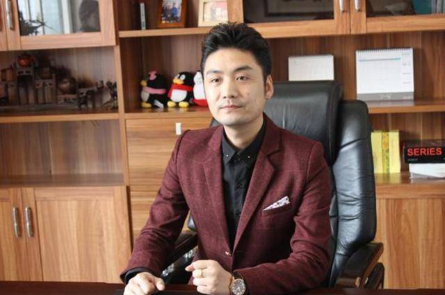 老人拾荒養大男棄嬰，生母攜二十萬來認回，兒子的話讓她無地自容
