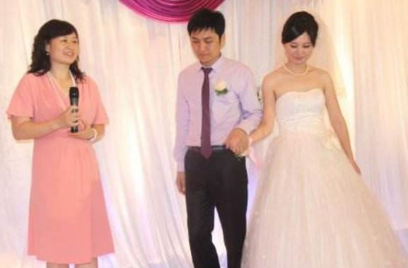 我的婆婆沒有給彩禮，丈夫在婚禮上與父母交談，婆婆罵丈夫白眼狼