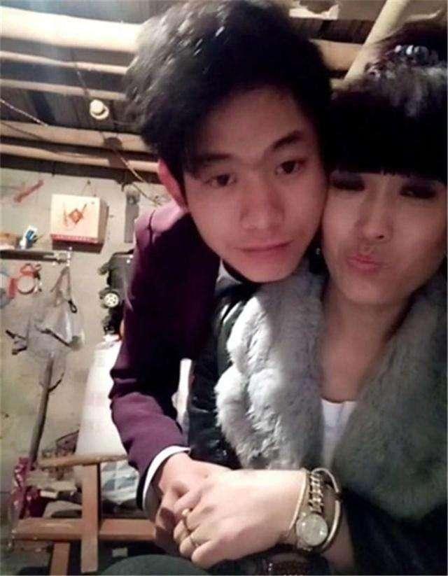 40歲婦女的二婚丈夫才19歲，兩人站一起像母子，婚後男孩很黏她