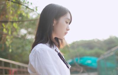 小叔子在我房間玩電腦，我看到螢幕上的一行字，給了他一巴掌！