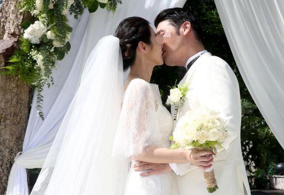 和老公參加弟弟婚禮，弟妹很漂亮，偶然瞅見老公手俺離婚了