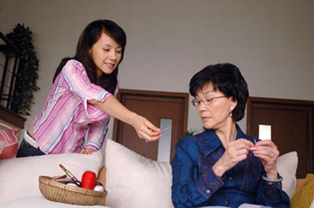 我生女兒，坐月子我媽來看我，臨走時婆婆送剩菜給媽，我哭了