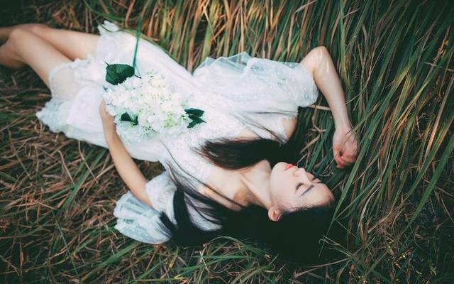 媳婦每月給她媽2000，給我媽500，我媽來理論，我氣的把我媽趕走