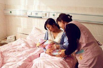 連生2個女兒婆婆給我30000，女兒治病我去取錢，一查餘額傻了眼