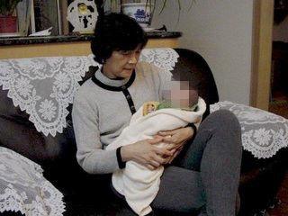 連生2個女兒婆婆給我30000，女兒治病我去取錢，一查餘額傻了眼