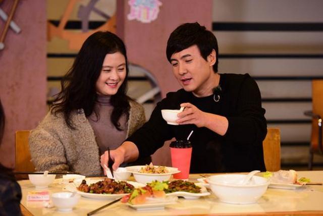 結婚當天小姑子跟我借八萬，一年後我找她還錢，才知自己傻到家了