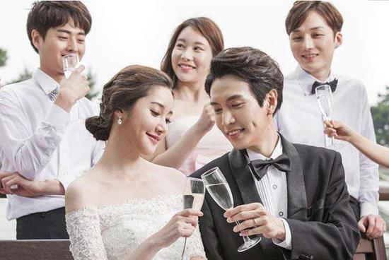 結婚當天小姑子跟我借八萬，一年後我找她還錢，才知自己傻到家了
