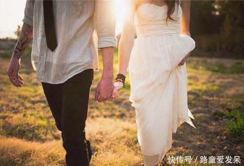 窮小子施捨痴傻老太一碗面，老太賴在家裡不走，一月後驚喜來了