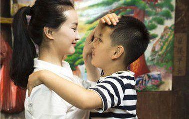 離婚3年，前夫一直不讓我看孩子，我偷偷去看後，哭著要復婚