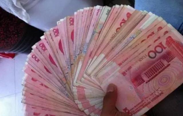 落難向同學借錢，四人只有一人肯借，八年後他讓那人有了百萬身家