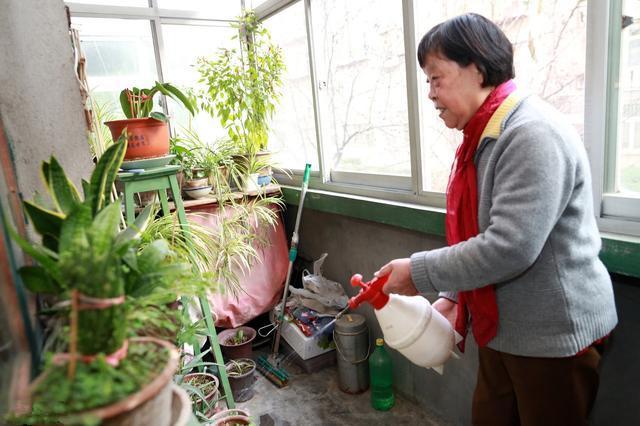 小舅子結婚，岳母讓我幫忙買房，我拒絕後她說要跳樓！